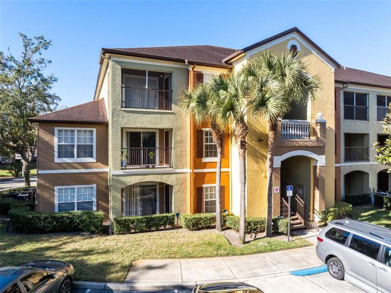 Crest At Waterford Lakes Condo