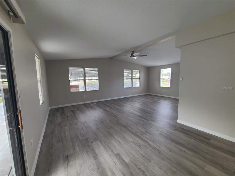 2 bedroom Manufactured Home at 710 Coachman Drive, East Coachwood Colony 1st Add, Leesburg — photo 3