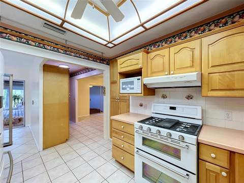 17932 Wendy Sue Avenue, Hudson FL - photo 24 of 98
