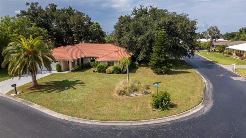 3 bedroom Single Family Residence at 1608 Bob O Link Drive, Venice Gardens, Venice — photo 4
