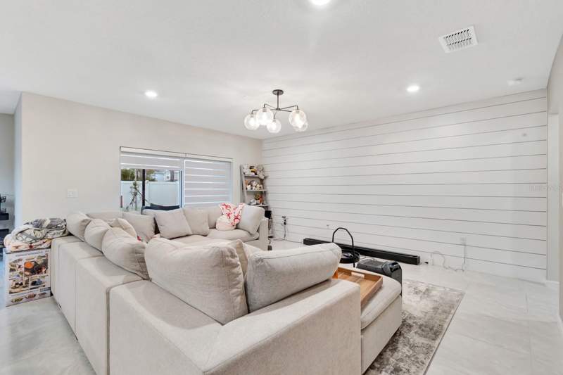5 bedroom Single Family Residence at 4943 ROYAL POINT AVENUE, CYPRESS HAMMOCK PH 1, KISSIMMEE — photo 4