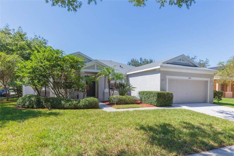 3 bedroom Single Family Residence at 11817 Holly Crest Lane, Rivercrest Ph 1B1, Riverview — photo 2
