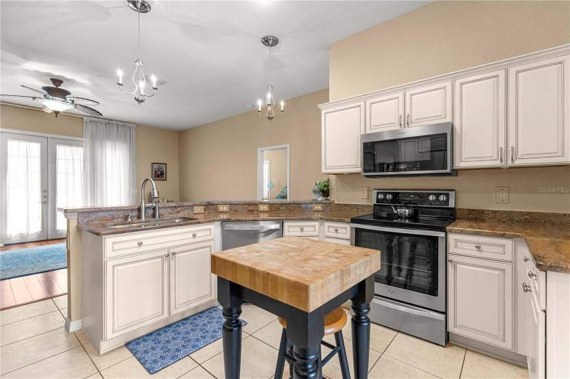 4 bedroom Single Family Residence at 12271 SE 175th Lane, Stonecrest, Summerfield — photo 4