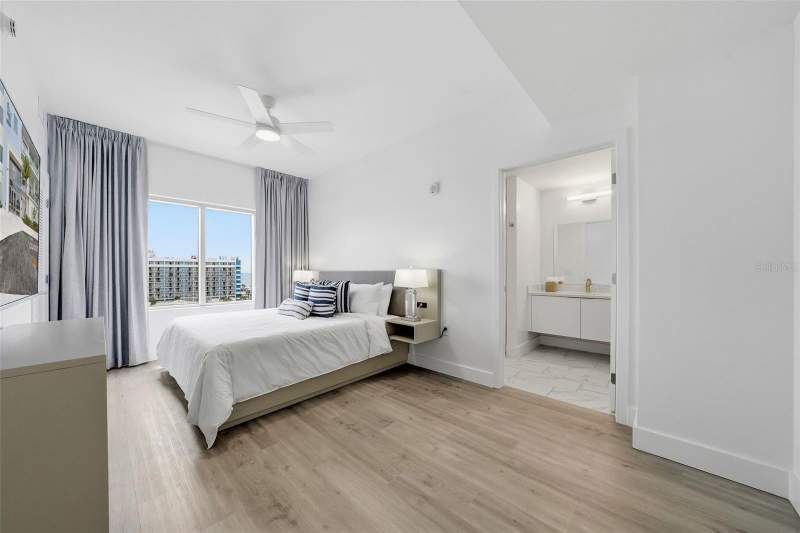 2 bedroom Condo - Hotel at 411 E Shore Drive #502, Cw Resort, Clearwater Beach — photo 5