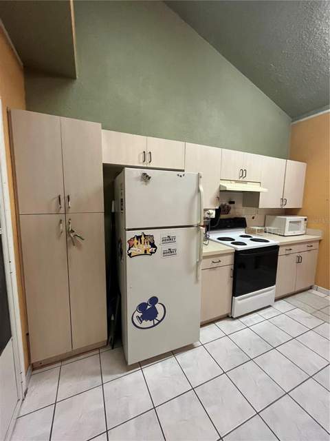 306 Aylesbury Court, Kissimmee FL - photo 6 of 37