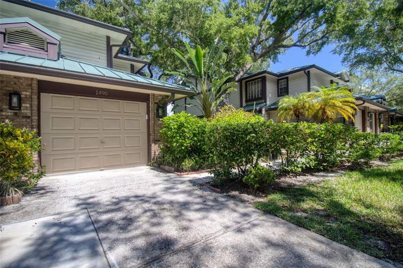 Laurel Oaks At Country Woods Condo