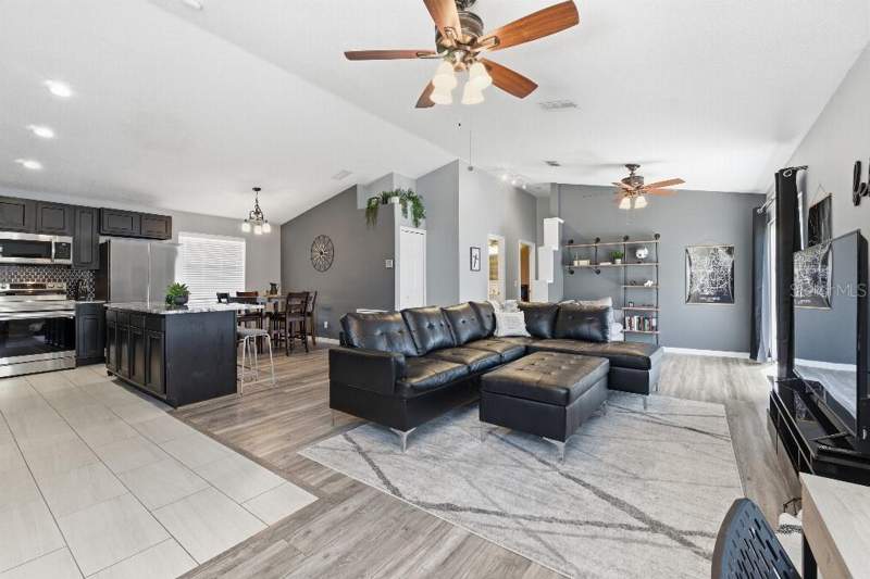 2 bedroom Single Family Residence at 25130 Ensley Road, Mt Plymouth 5th Add, Sorrento — photo 2
