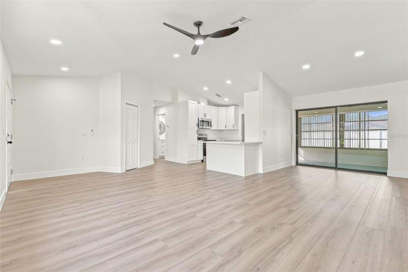 2 bedroom Single Family Residence at 1337 Valiant Avenue, Spring Hill, Spring Hill — photo 3