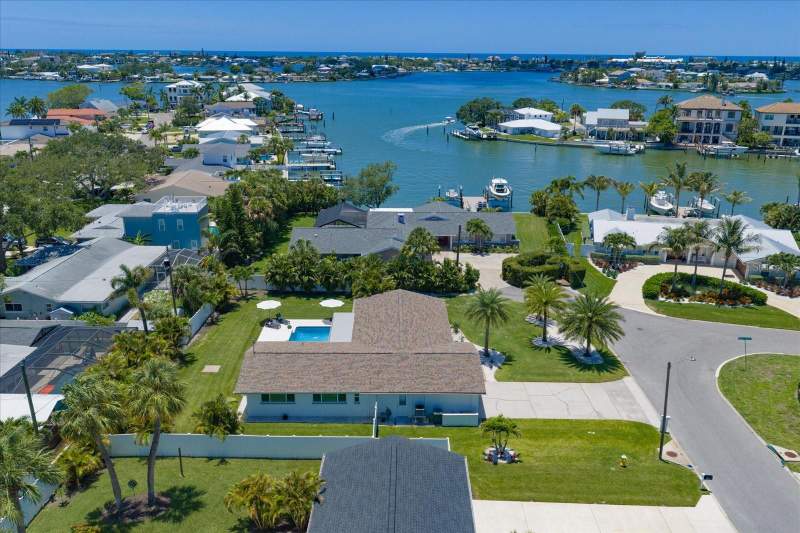 4 bedroom Single Family Residence at 821 Jacaranda Drive, Harbor Bluffs Sec 3 Rep, Largo — photo 3