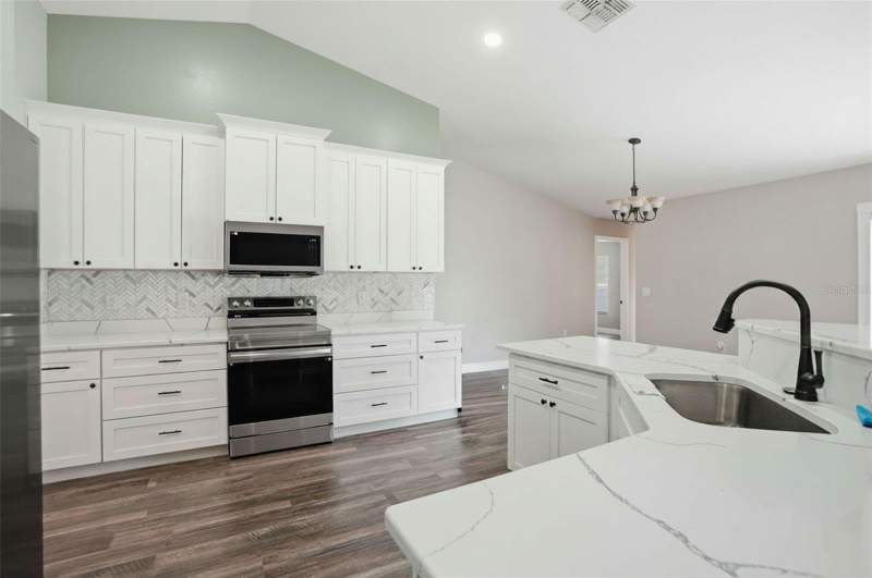 4 bedroom Single Family Residence at 10487 Bradford Street, Spring Hill Unit 18, Spring Hill — photo 3