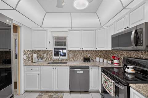 907 Bluewater Drive, Sun City Center FL - photo 15 of 36