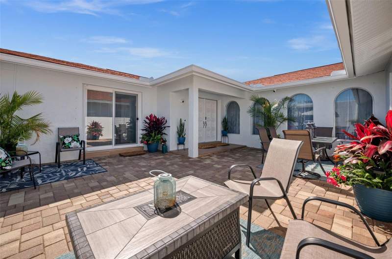 5 bedroom Single Family Residence at 1432 Venetian Court, Cape Coral, Cape Coral — photo 4