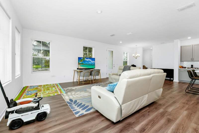 3 bedroom Townhouse at 812 Benoi Drive, Festival Ph 3, Davenport — photo 3