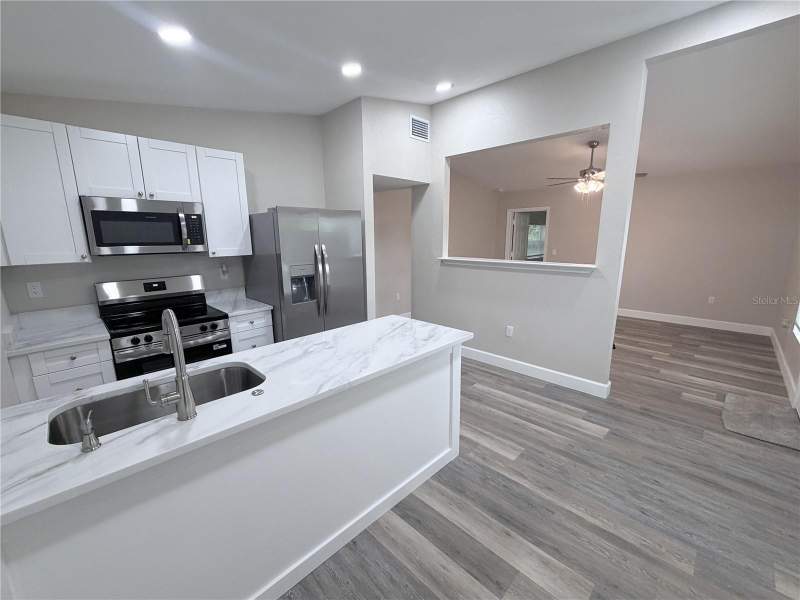 4 bedroom Single Family Residence at 927 Lakewood Avenue, Lakewood Estates Unit 3, Tampa — photo 3