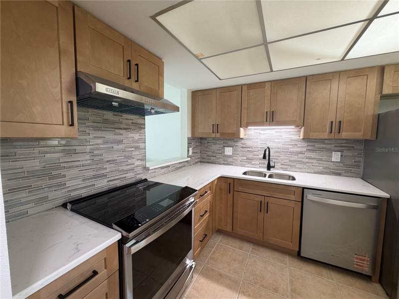 2 bedroom Condominium at 4805 Alt 19 #712, Cove Spgs Condo, Palm Harbor — photo 5