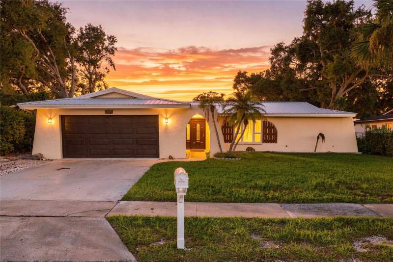 Holiday HighlandsHomes for Sale in Seminole, FL