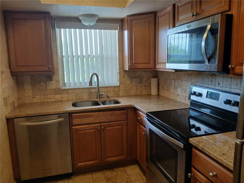 1 bedroom Condominium at 5880 38th Avenue #304, Parkwood Condo, St Petersburg — photo 2