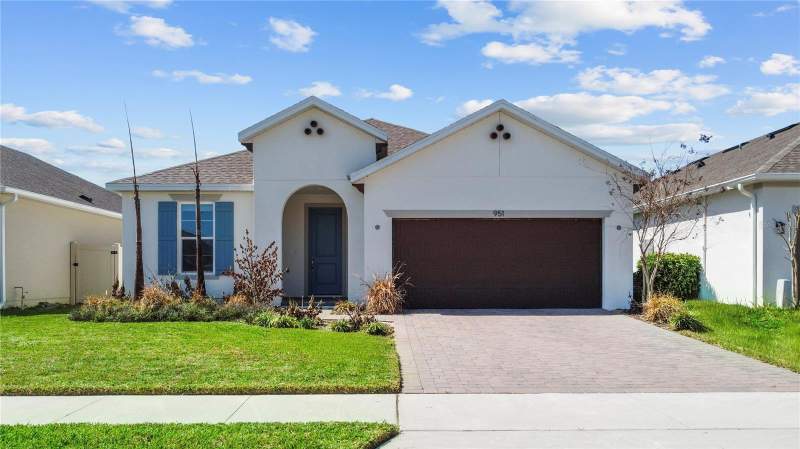 4 bedroom Single Family Residence at 951 Vineyard Ridge Road, Park View At The Hills Ph 2 A, Minneola — photo 2