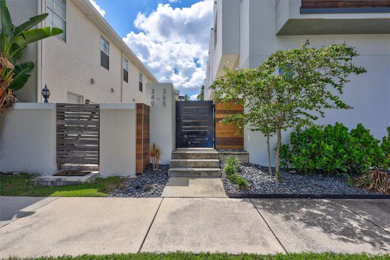 2 bedroom Townhouse at 349 7th Street, Urbana Twnhms, St Petersburg — photo 2