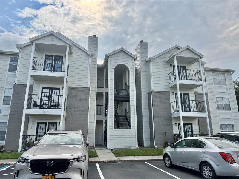 2550 N ALAFAYA TRAIL #3304 home for sale in Waterford Landing Condo