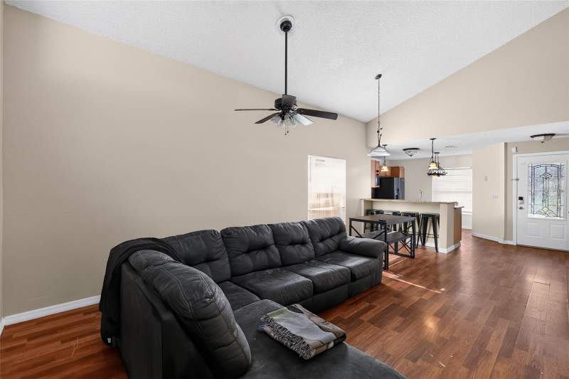 3 bedroom Single Family Residence at 1243 Pin Oak Drive, Sheeler Oaks Ph 03A, Apopka — photo 2