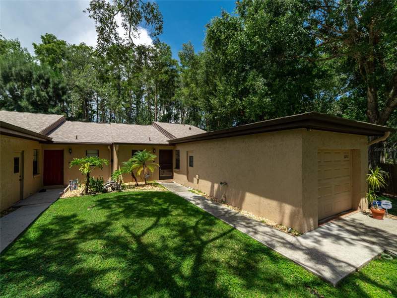 Twelve Oaks Villas Condo