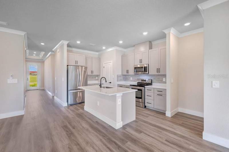 3 bedroom Single Family Residence at 2203 W Lowry Avenue, 5DO | Forest Park Plat 7 Pg 13, Plant City — photo 2