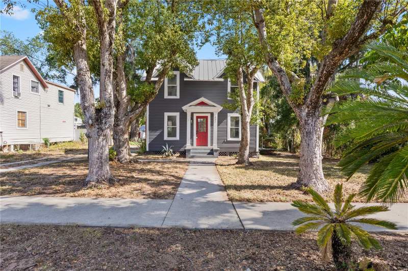 4 bedroom Single Family Residence at 821 E Lemon Avenue, Eustis, Eustis — photo 2