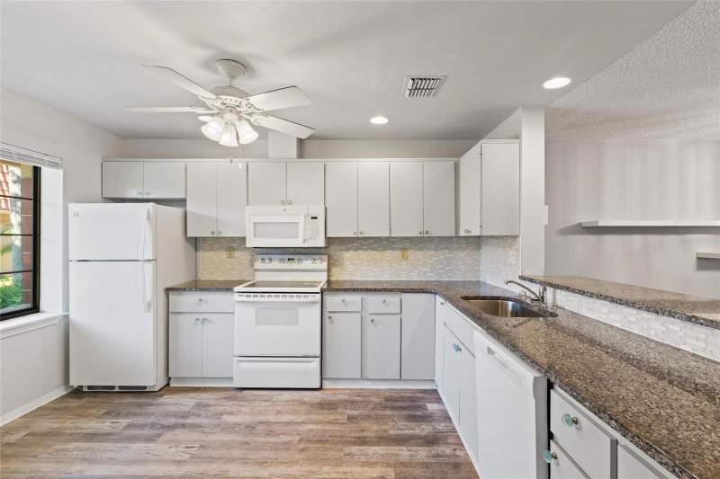 2 bedroom Villa at 19029 US Highway 19 Highway #24C, Imperial Cove 12, Clearwater — photo 5