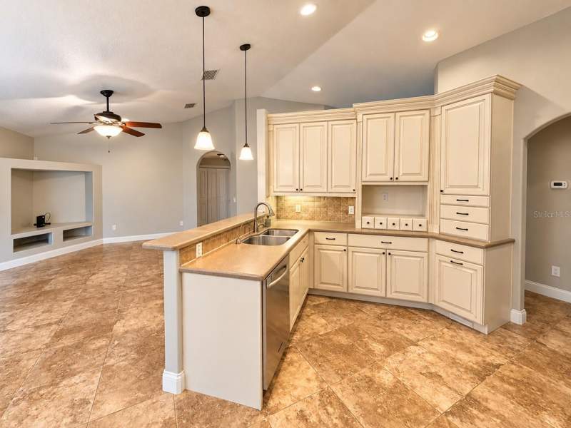 3 bedroom Single Family Residence at 860 Hickory Avenue, Orange City Terrace Add 03, Orange City — photo 3