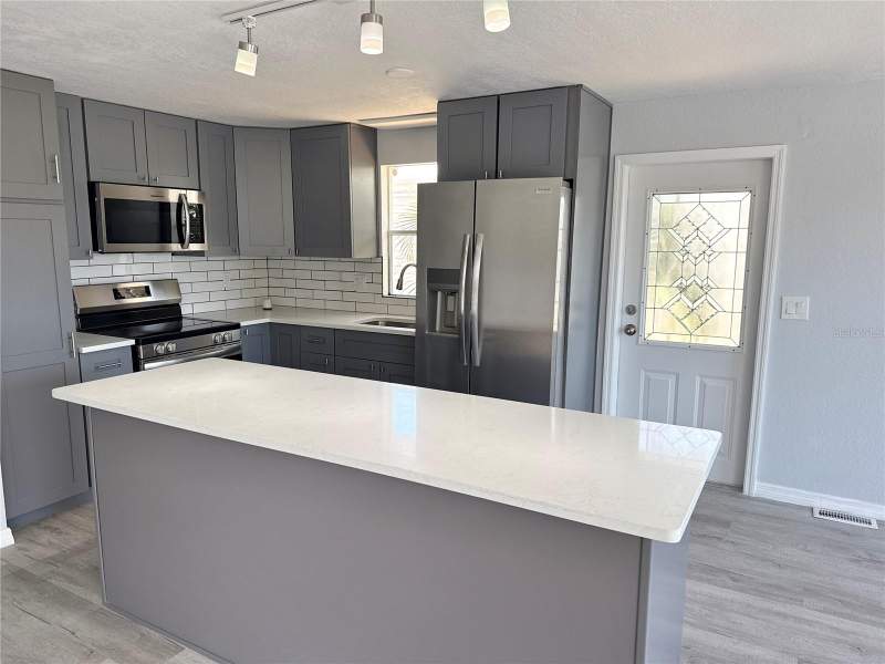 3 bedroom Mobile Home at 460 Mount Oak Avenue #745, Mobel Americana Mobile Home Park Unrec, St Petersburg — photo 5