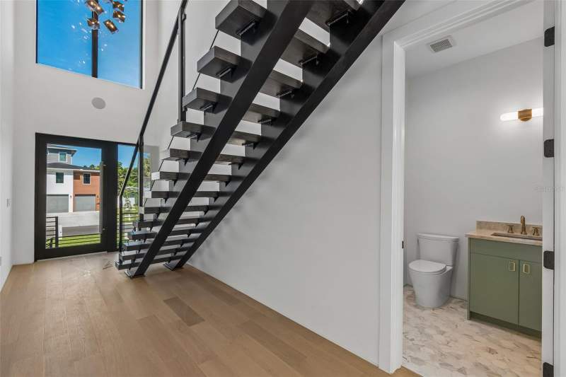 6 bedroom Single Family Residence at 206 S Treasure Drive, Hesperides Manor, Tampa — photo 5