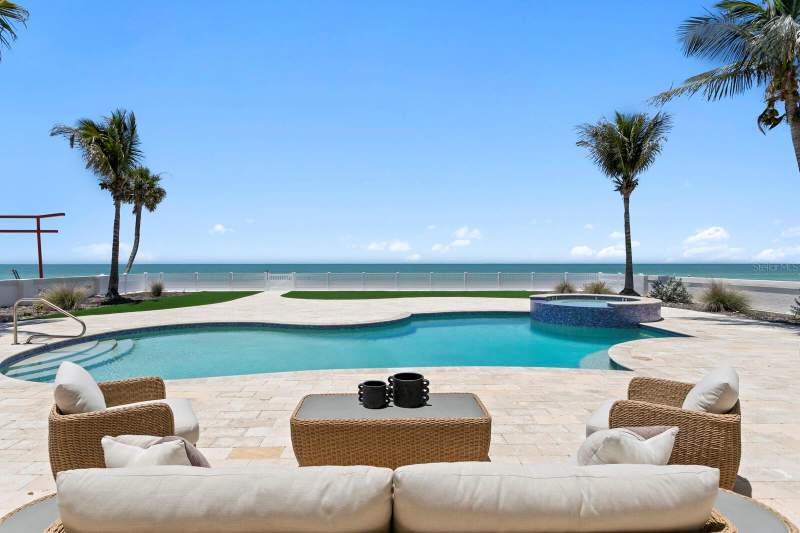 5 bedroom Single Family Residence at 15912 Gulf Boulevard, Lone Palm Beach 2nd Add, Redington Beach — photo 2