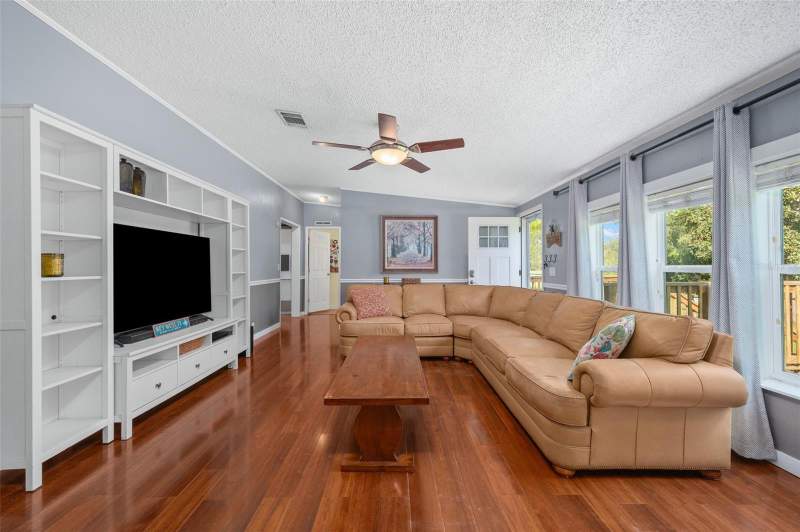 4 bedroom Manufactured Home at 19923 SW 15th Avenue, Newberry, Newberry — photo 5