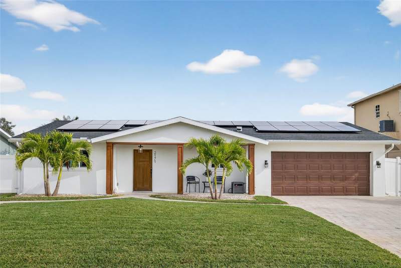3 bedroom Single Family Residence at 2171 Lagoon Drive, Harbor View Villas 4th Add, Dunedin — photo 2