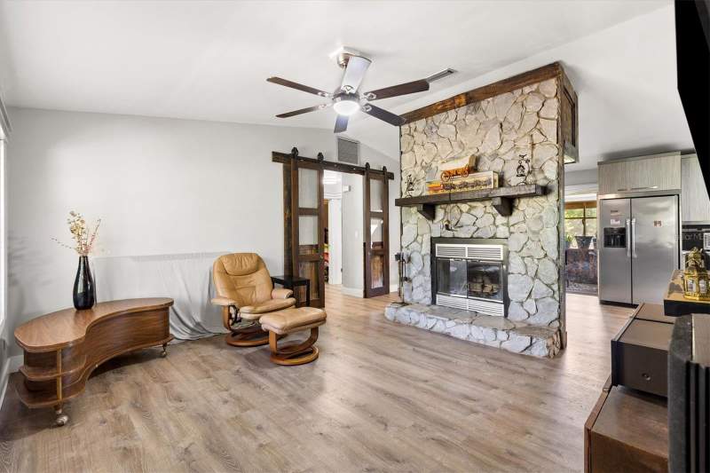 3 bedroom Single Family Residence at 37149 Grays Airport Road, Unincorporated, Lady Lake — photo 4