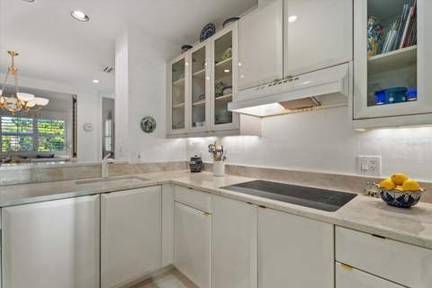 2165 Gulf Of Mexico Drive #121, Longboat Key FL - photo 15 of 60