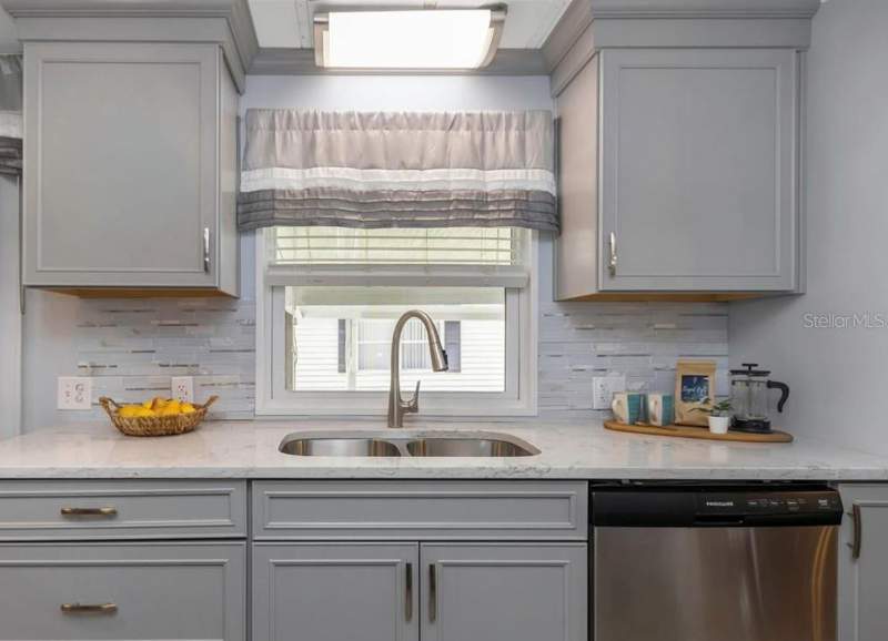 2 bedroom Manufactured Home at 198 Philadelphia Boulevard #11, Lake Tarpon Mobile Home Village, Palm Harbor — photo 3