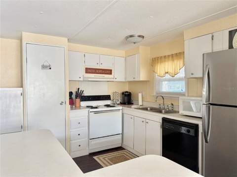 34648 Sweetpea Lane, Zephyrhills FL - photo 11 of 33