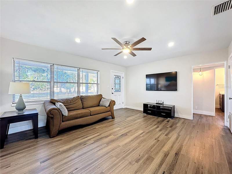 3 bedroom Single Family Residence at 512 N LAKEMONT AVENUE, EASTGATE SUB, WINTER PARK — photo 2