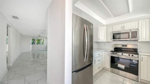 554 Spanish Drive, Longboat Key FL - photo 9 of 70