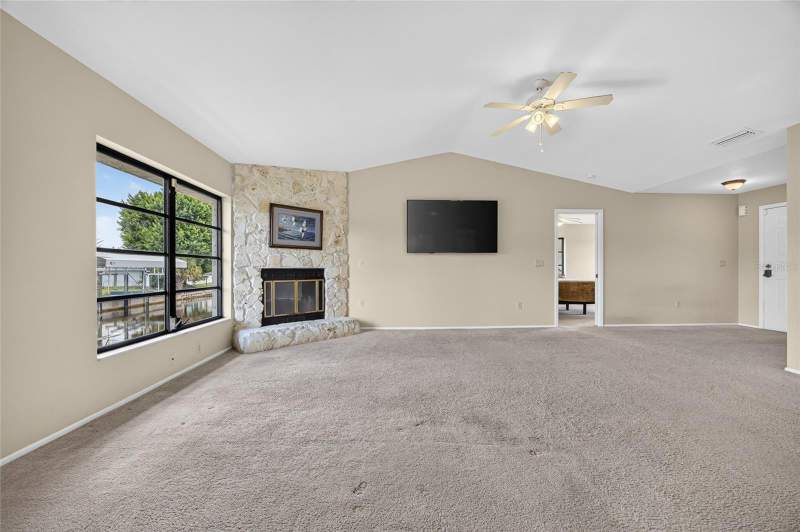 2 bedroom Single Family Residence at 300 Tarpon Way, Charlotte Park, Punta Gorda — photo 4