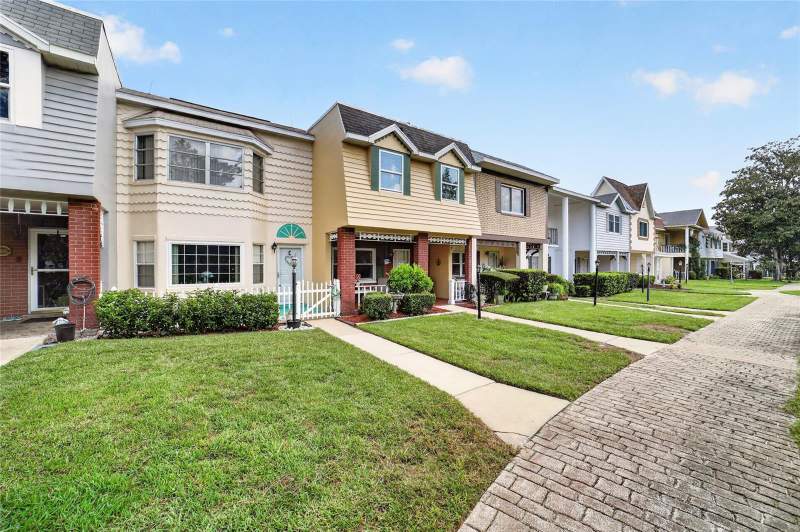 2 bedroom Townhouse at 8830 SW 98th Place #F, On Top Of The World, Ocala — photo 3