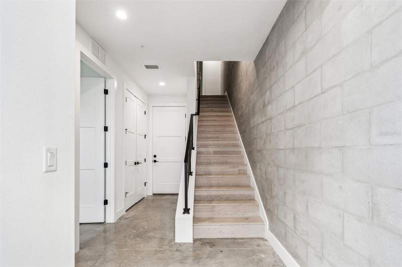 3 bedroom Townhouse at 2724 5th Avenue, Canvas Wad, St Petersburg — photo 3