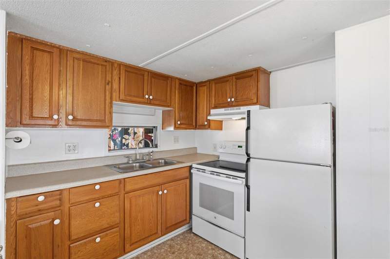 1 bedroom Mobile Home at 4687 67th Street #23, El Rey Mobile Home Park Unrec, St Petersburg — photo 3