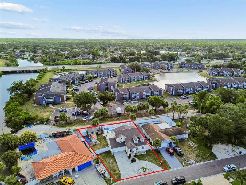 4 bedroom Single Family Residence at 10735 SE Drummond Road, Tampa Shores Inc #1 Un 1A Rep, Tampa — photo 3