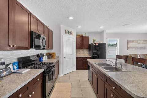 9785 Pepper Tree Trail, Wildwood FL - photo 14 of 44