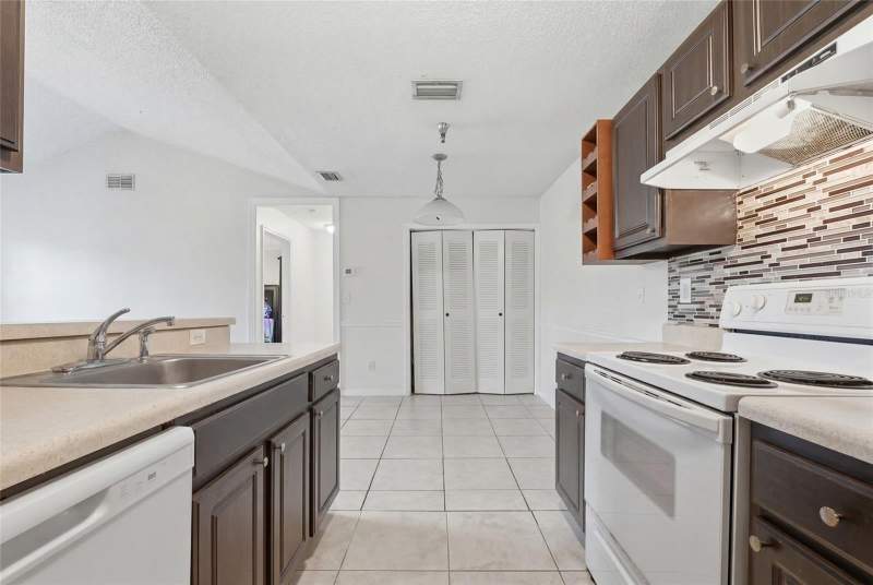 1 bedroom Condominium at 10265 Gandy Boulevard #1806, Itopia Private Residences Condo, St Petersburg — photo 5