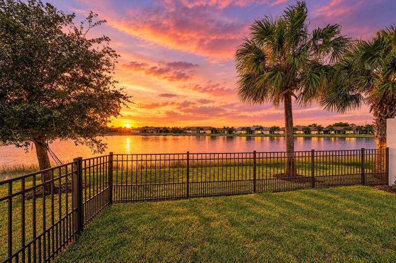 2 bedroom Villa at 7022 Holbrook Cove, Del Webb Ph III Subph 3A, 3B & 3C, Lakewood Ranch — photo 3