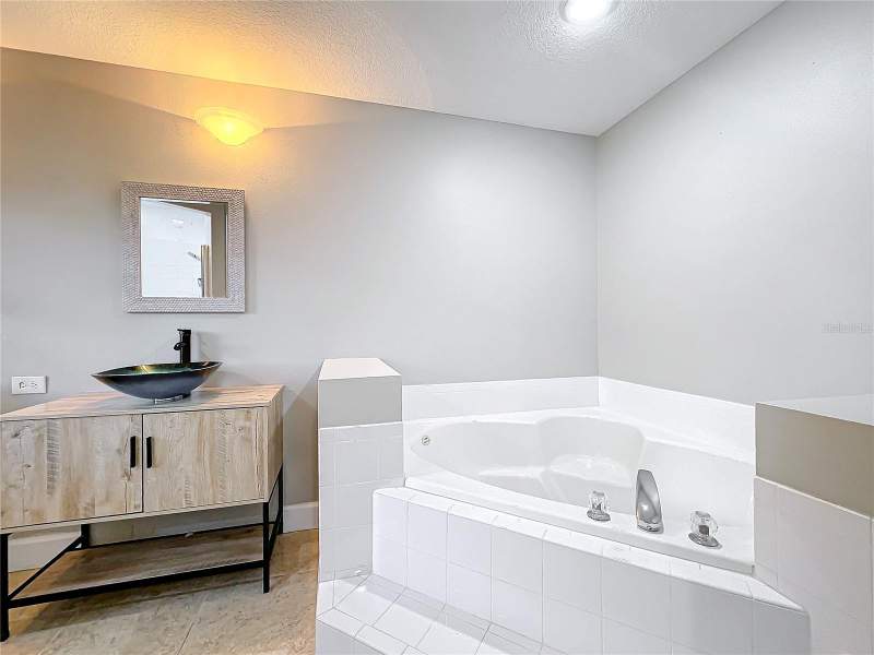 3 bedroom Single Family Residence at 790 Silhouette Court, Nelson Court, Longwood — photo 4